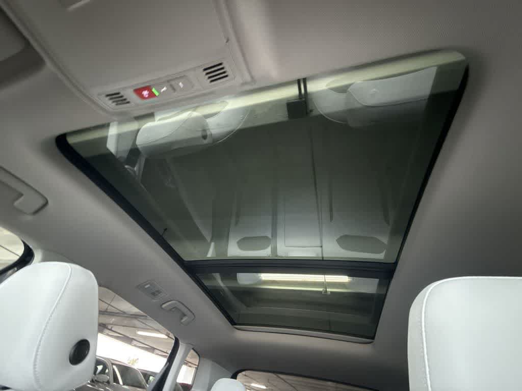 New 2025 Volkswagen Taos SE FWD image 17