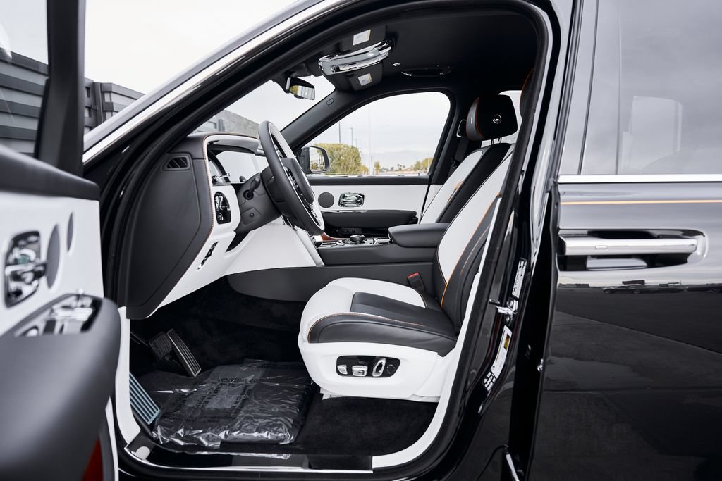 Used 2026 Rolls-Royce Cullinan AWD/4WD image 36