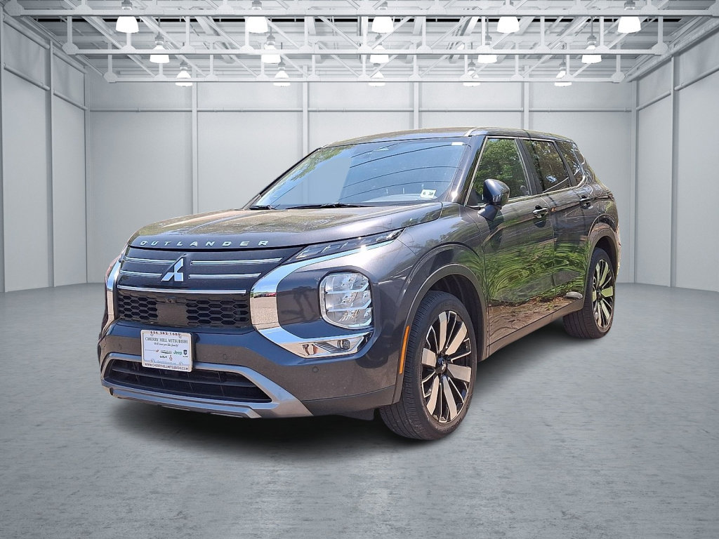 Used 2025 Mitsubishi Outlander SE