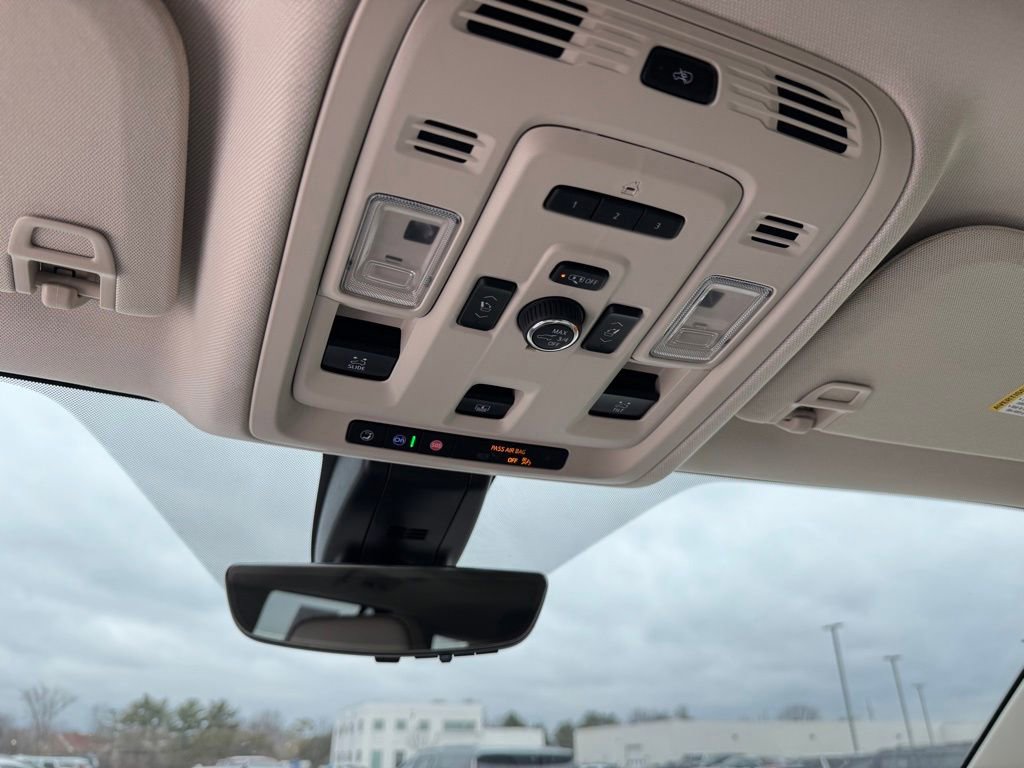 Used 2021 GMC Yukon Denali w/ Denali Premium Package image 23