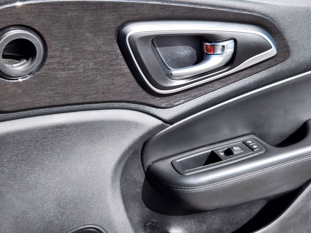 Used 2016 Chrysler 200 C w/ Navigation & Sound Group I image 12