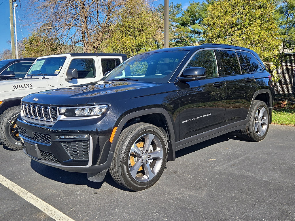 New 2026 Jeep Grand Cherokee Limited AWD/4WD image 2