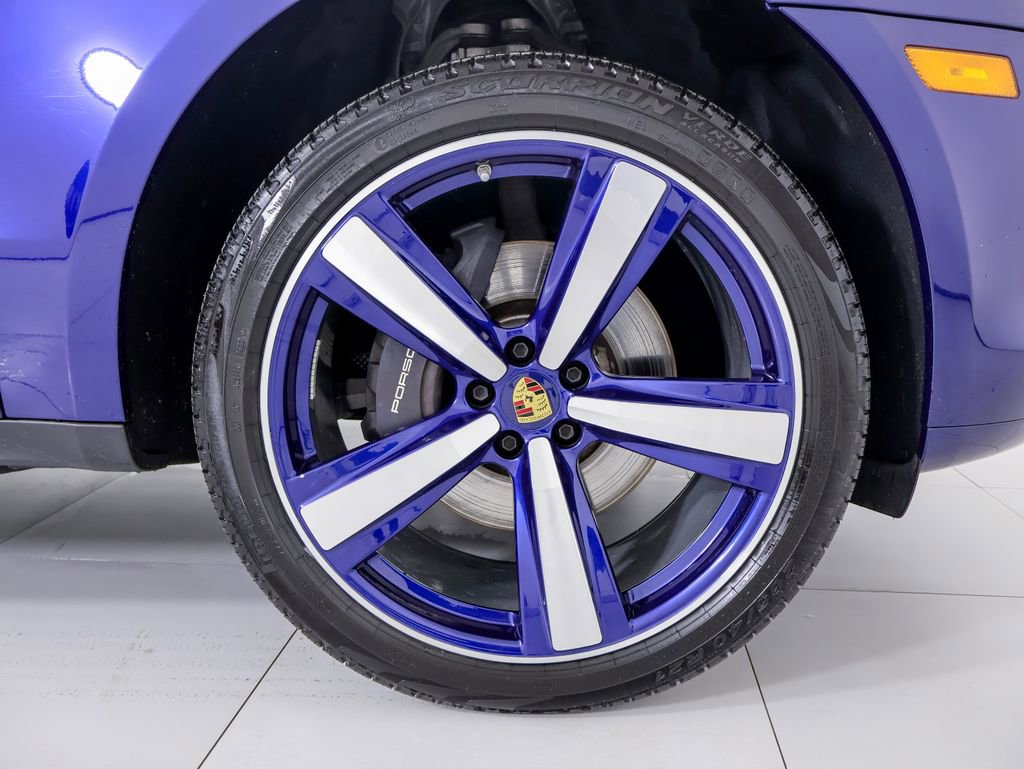 Certified 2024 Porsche Macan image 34