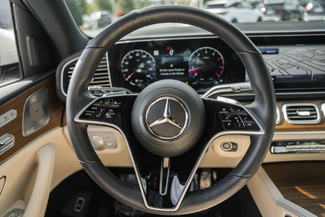 Certified 2025 Mercedes-Benz GLS 450 4MATIC image 31