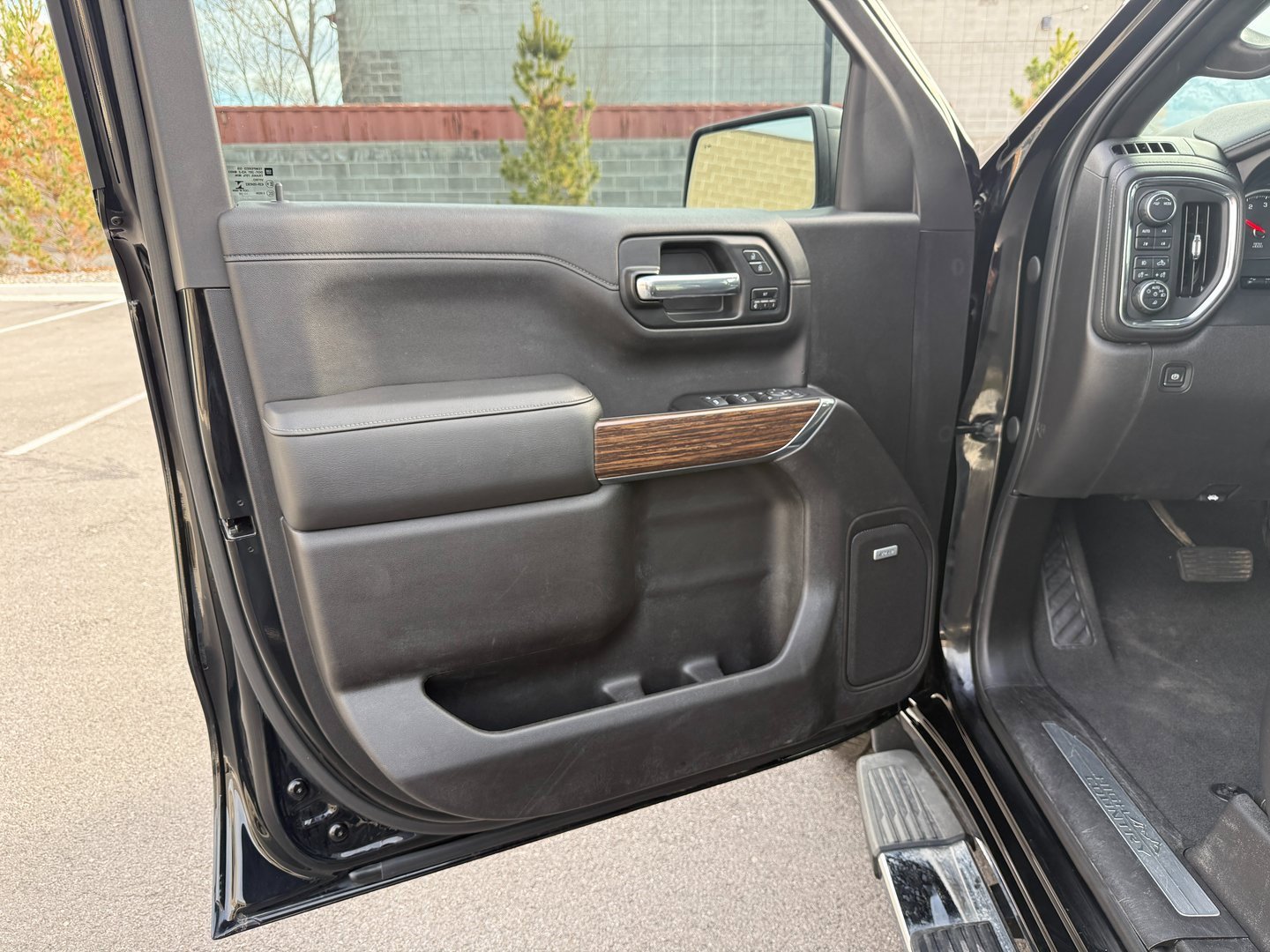 Used 2020 Chevrolet Silverado 1500 High Country w/ Technology Package image 9