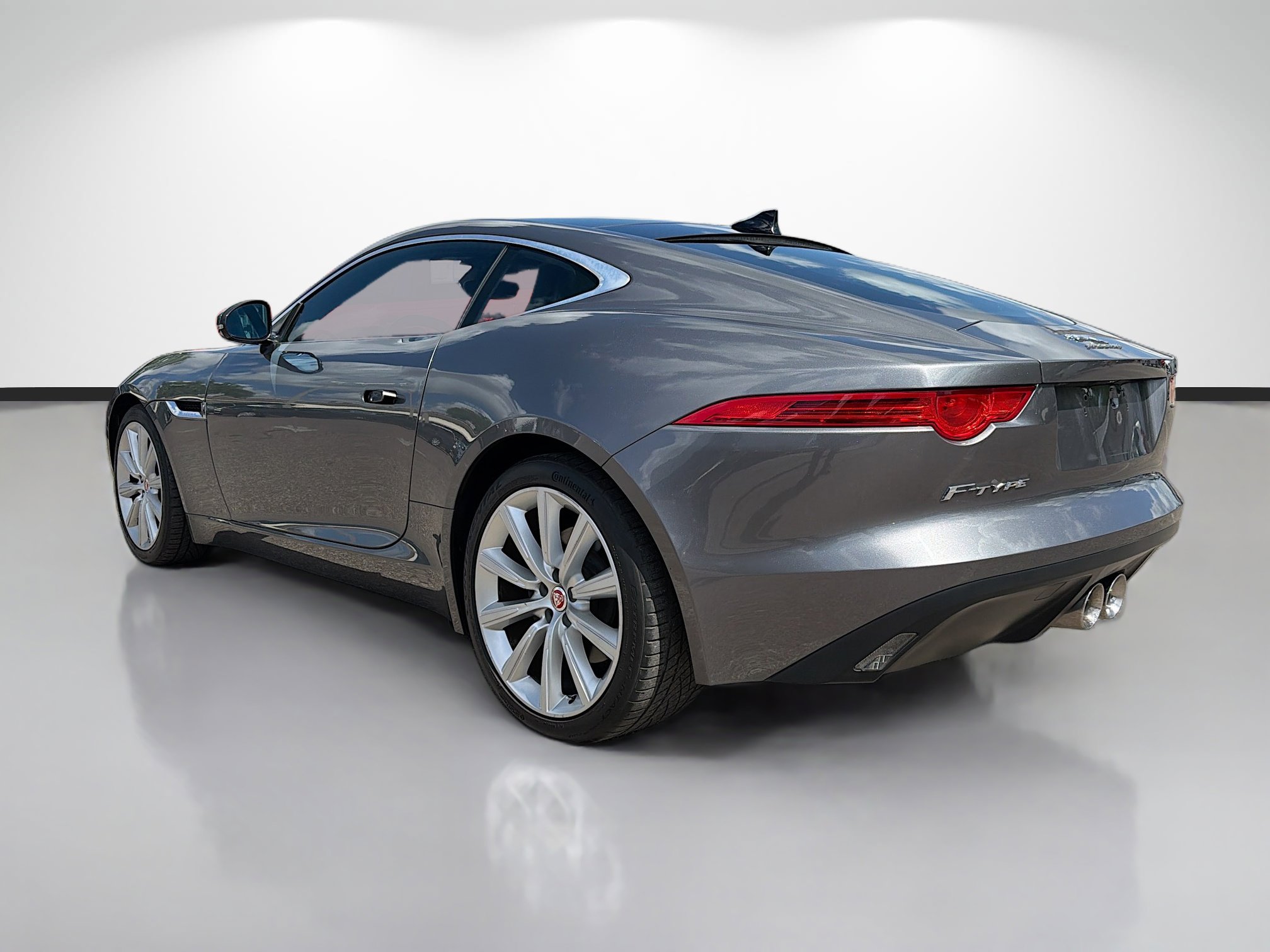 Used 2017 Jaguar F-TYPE Coupe image 5