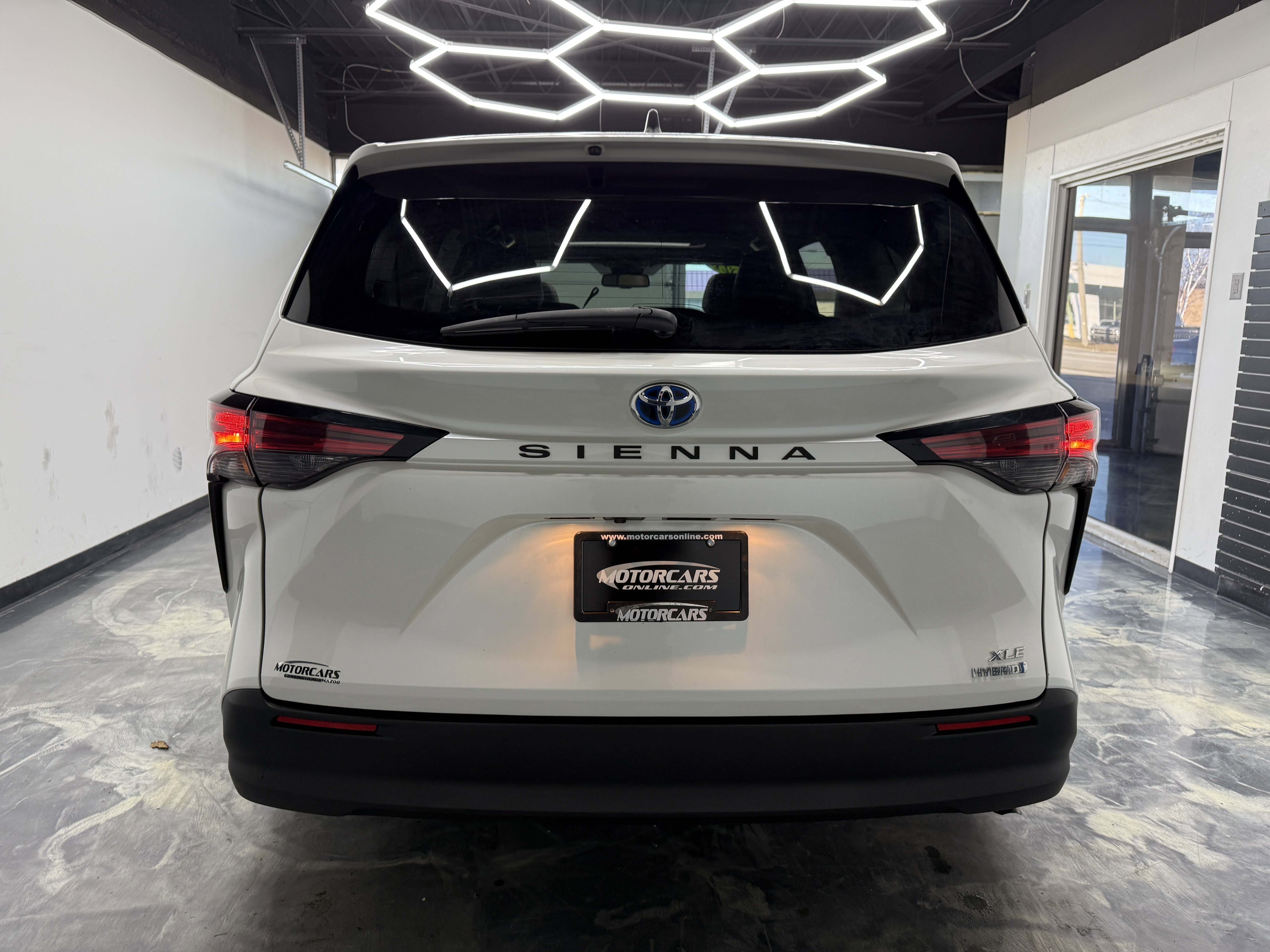 Used 2021 Toyota Sienna XLE image 4