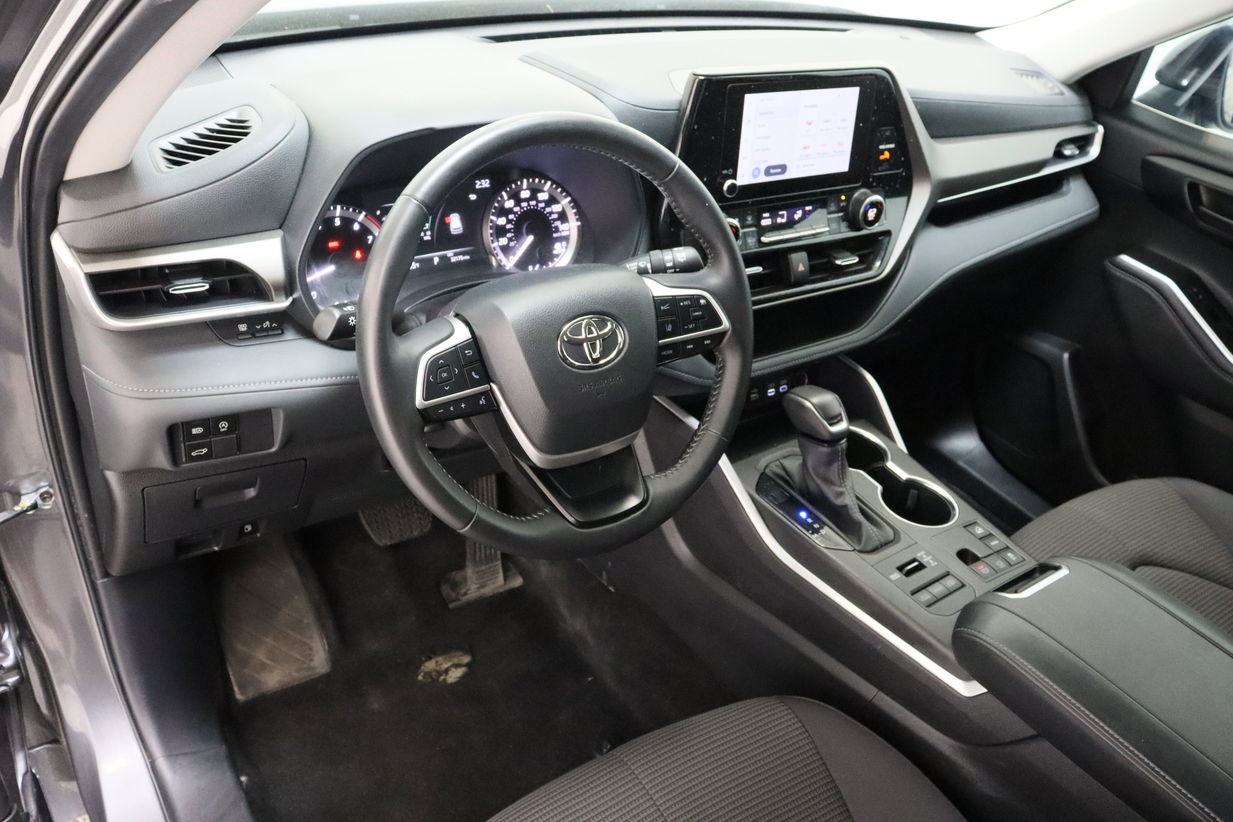 Certified 2025 Toyota Highlander LE image 13