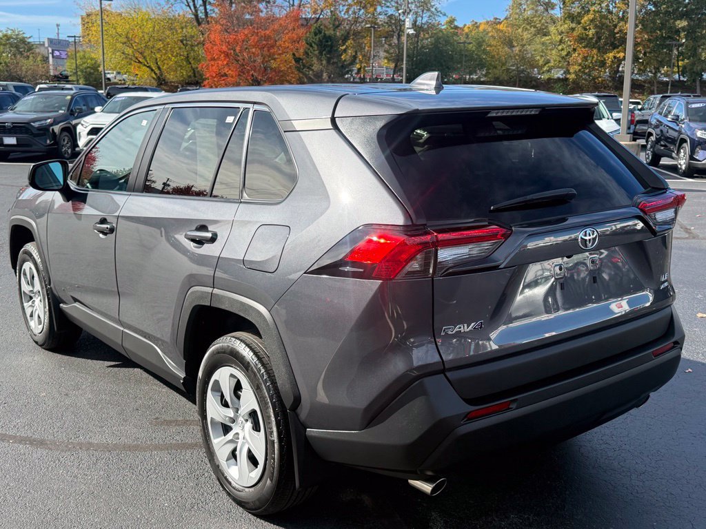 Used 2022 Toyota RAV4 LE AWD/4WD image 7