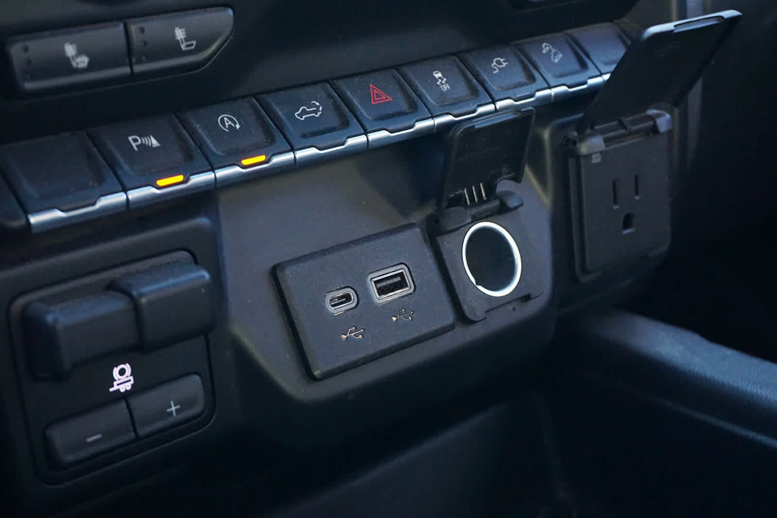 Used 2019 Chevrolet Silverado 1500 LT Trail Boss AWD/4WD image 10