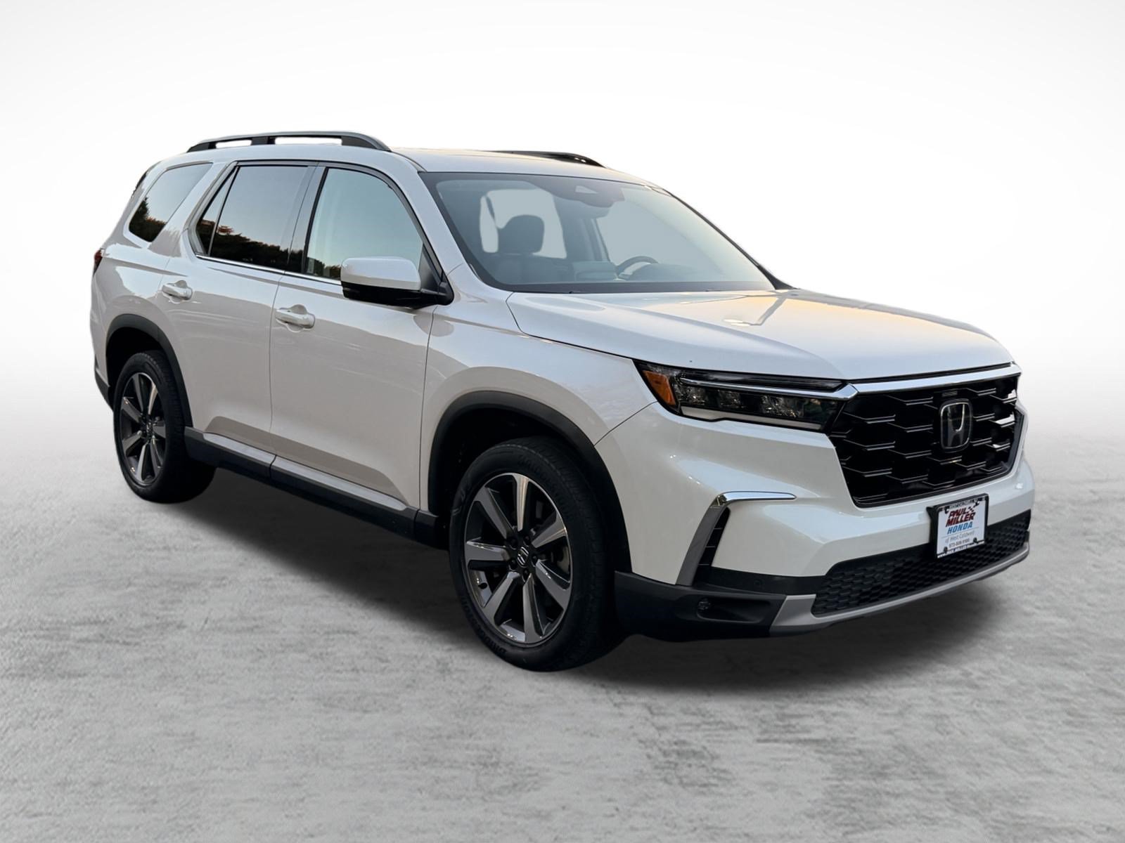 Certified 2023 Honda Pilot Touring image 3