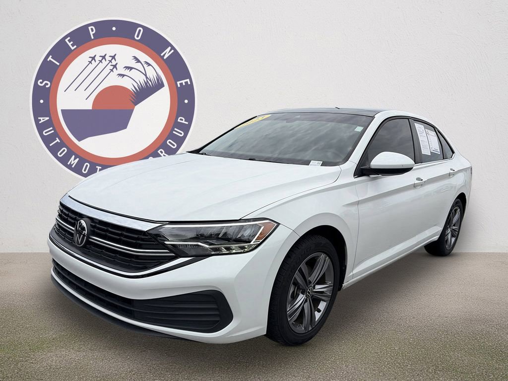Used 2023 Volkswagen Jetta SE FWD image 2