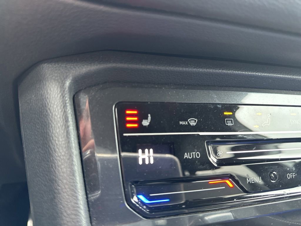 Used 2022 Volkswagen Tiguan SE R-Line image 8