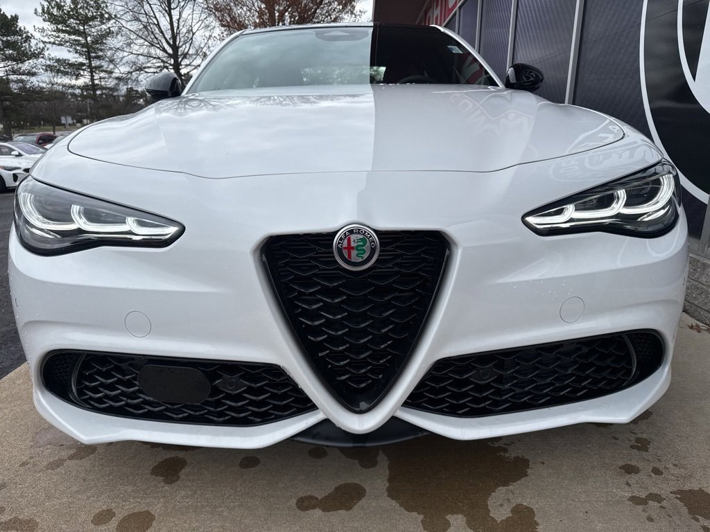 New 2025 Alfa Romeo Giulia AWD w/ Veloce Package AWD image 4