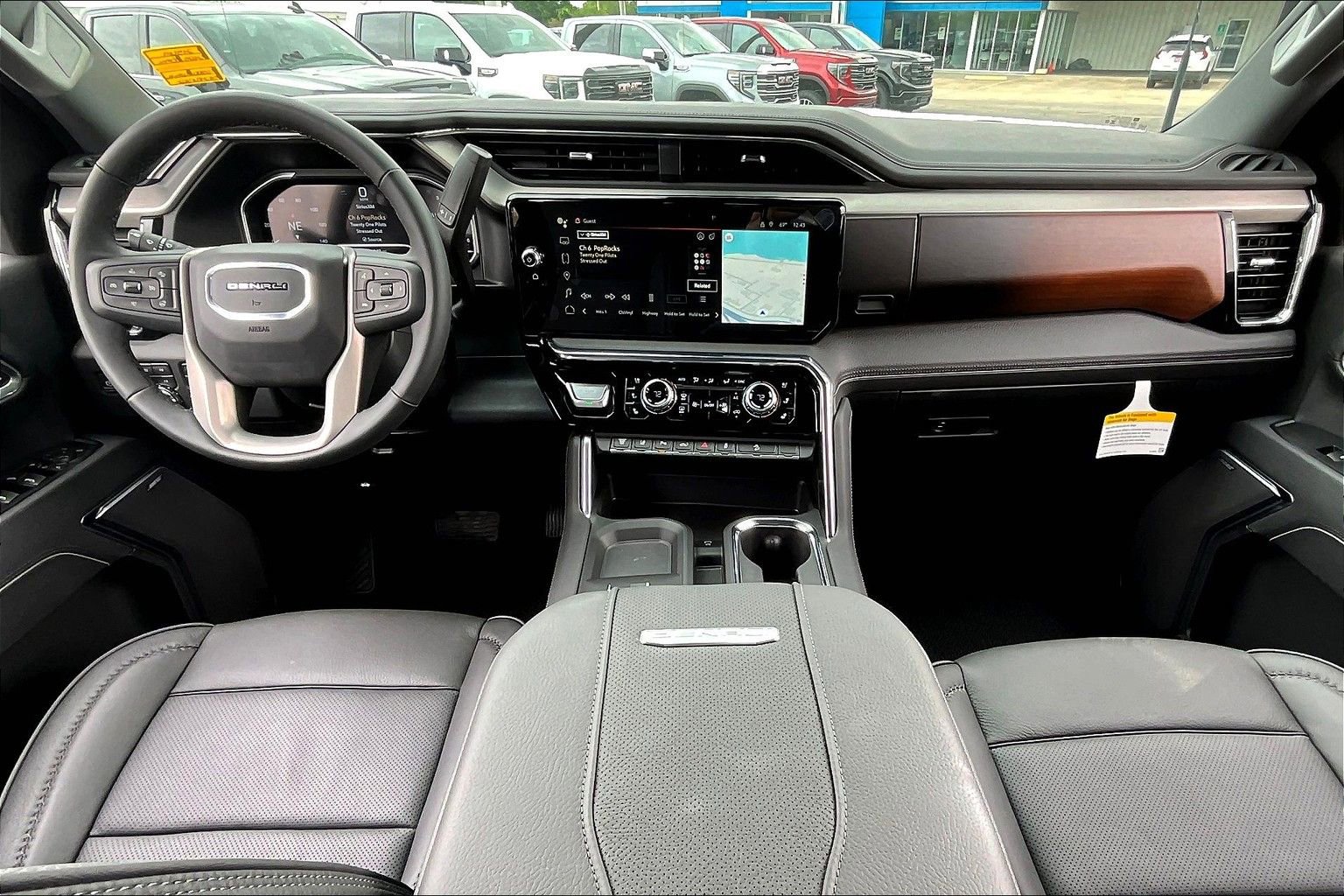 New 2025 GMC Sierra 3500 Denali w/ Denali Reserve Package image 5