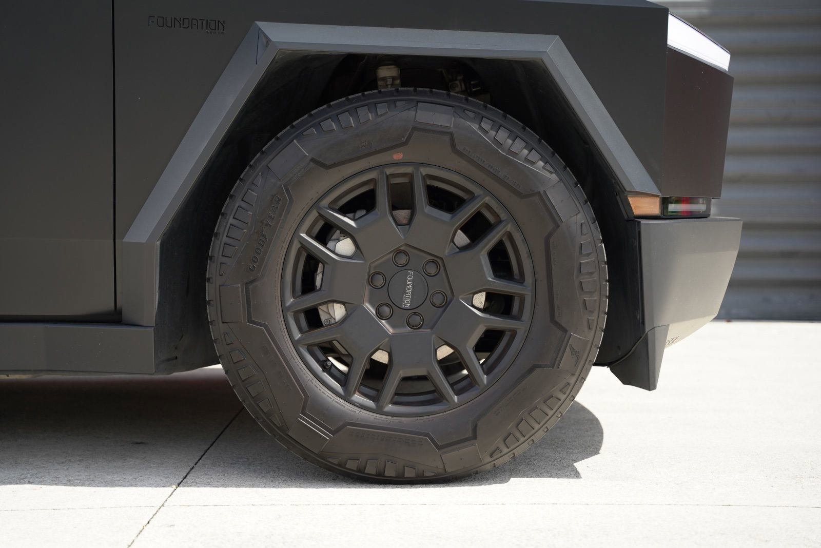 Used 2024 Tesla Cybertruck AWD Crew Cab image 2