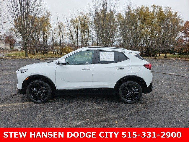 Used 2024 Buick Encore GX Sport Touring image 1