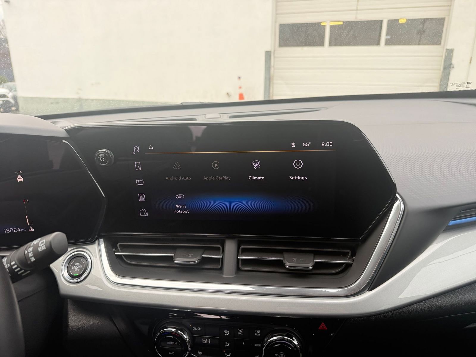 Used 2025 Chevrolet Trax LT w/ LT Convenience Package image 21