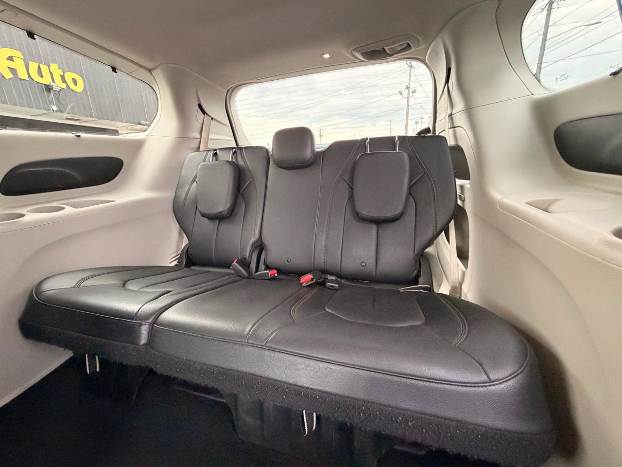 Used 2019 Chrysler Pacifica Touring-L FWD image 16