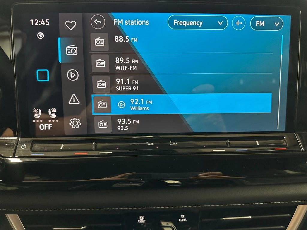 Used 2025 Volkswagen Atlas Cross Sport SE image 29