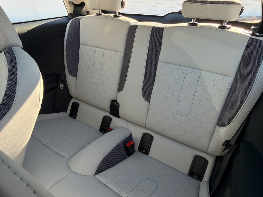 Used 2025 MINI Cooper 2-Door Hardtop image 17