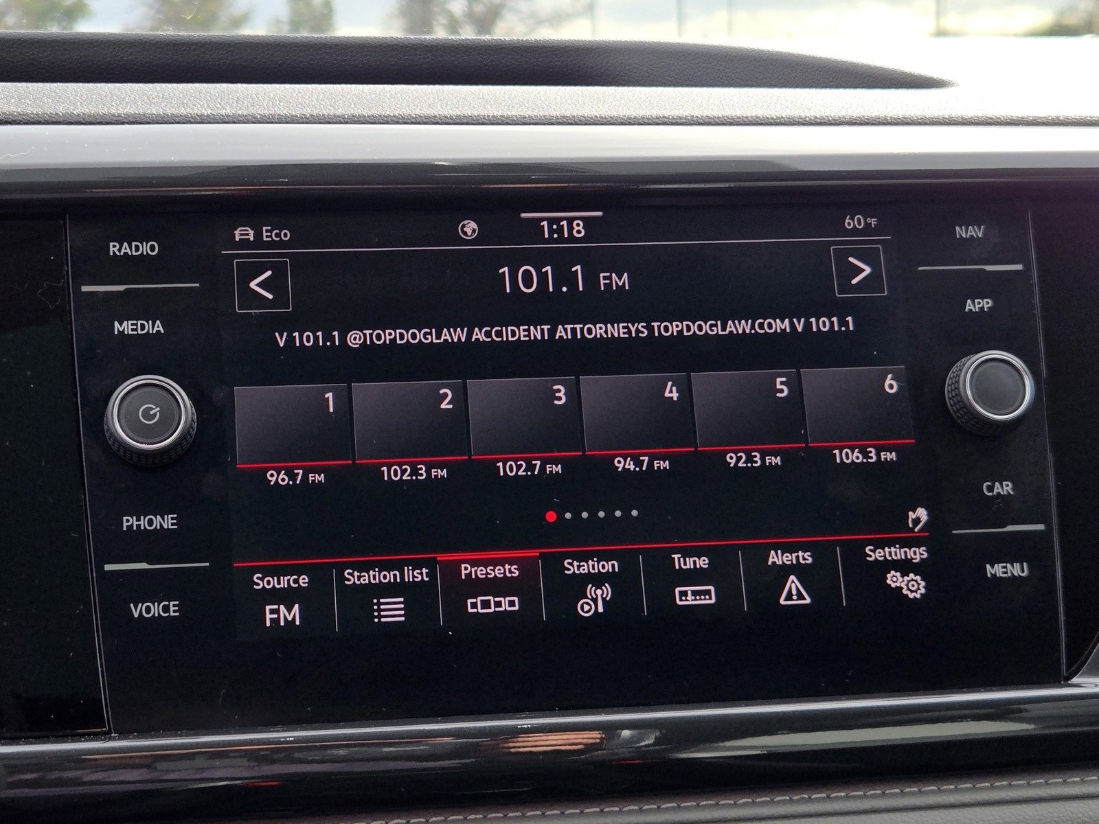 Used 2022 Volkswagen Taos SEL image 19