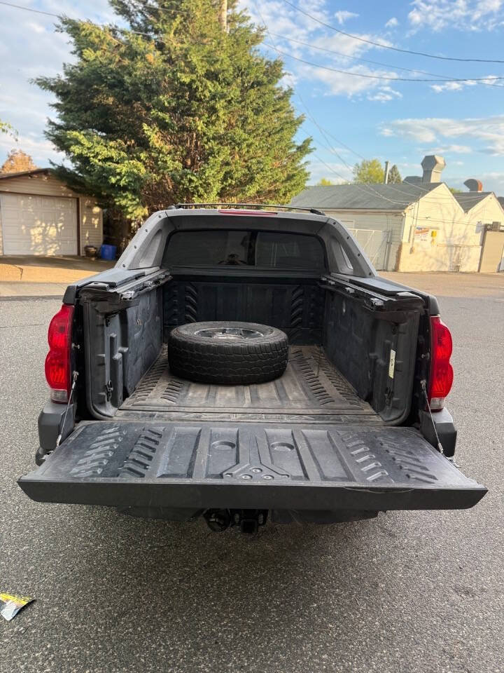 Used 2003 Chevrolet Avalanche 4x4 w/ The North Face Edition image 7
