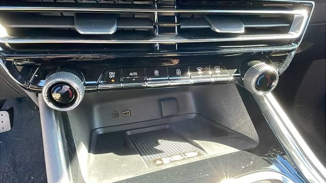 New 2026 Chevrolet Traverse LT w/ LPO, Floor Liner Package FWD image 18