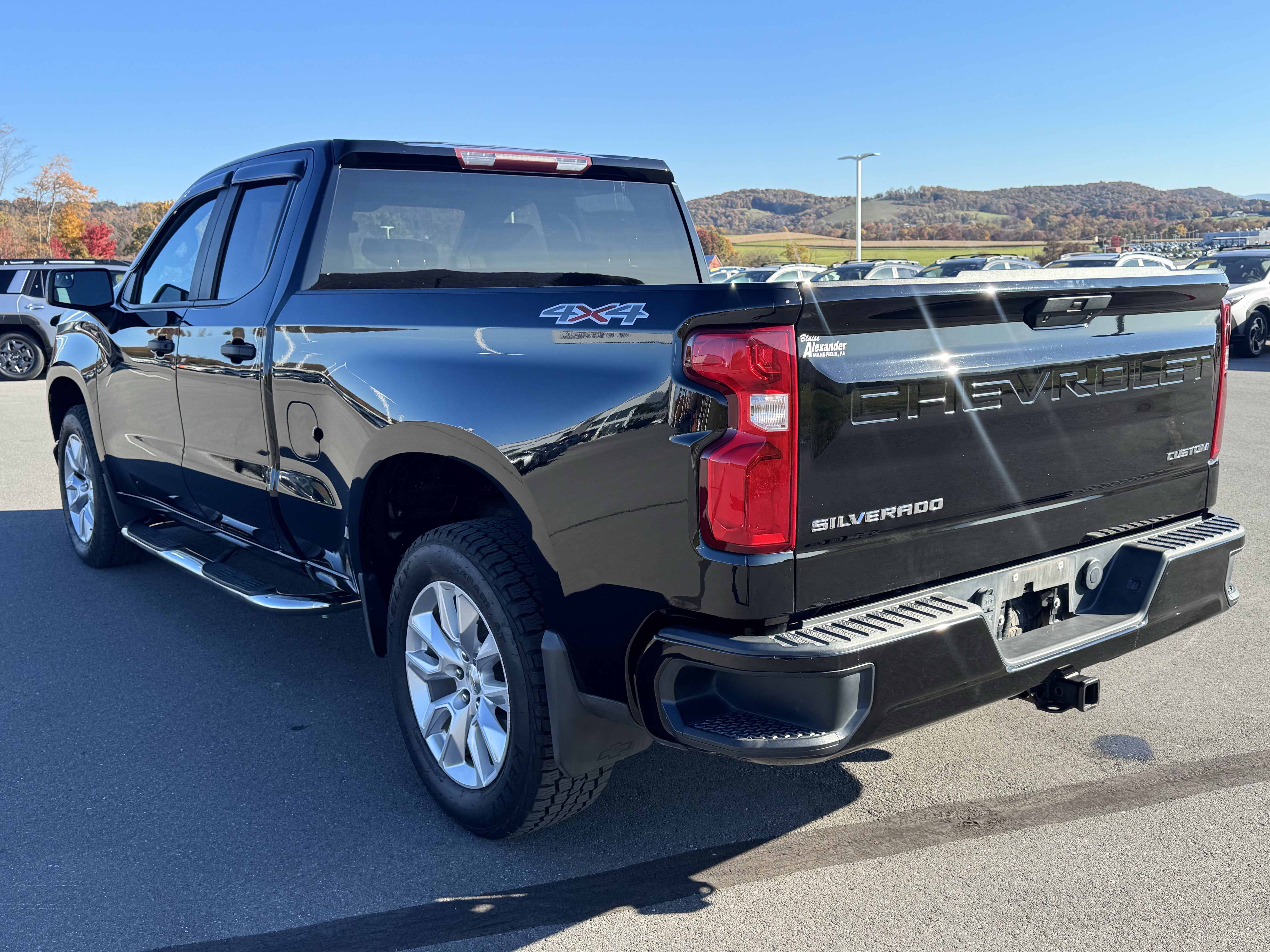 Used 2020 Chevrolet Silverado 1500 Custom w/ Custom Value Package AWD/4WD image 6