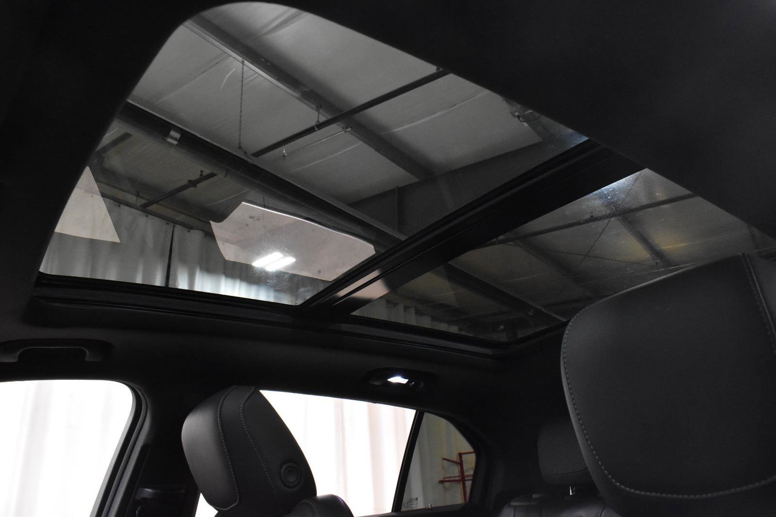 Used 2020 Cadillac XT4 Premium Luxury image 3