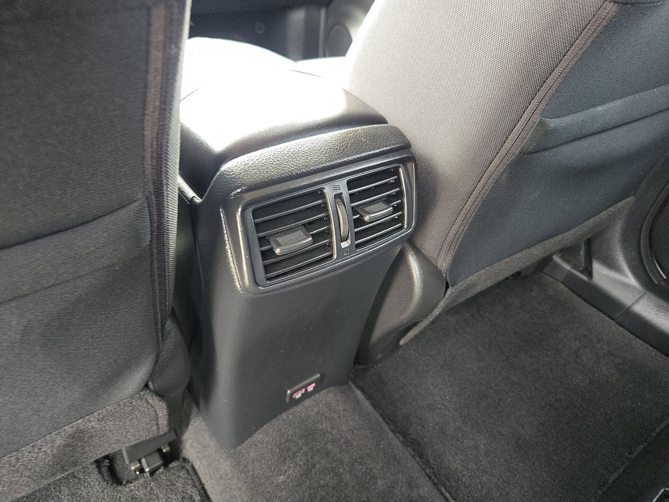 Used 2020 Nissan Rogue SV FWD image 24
