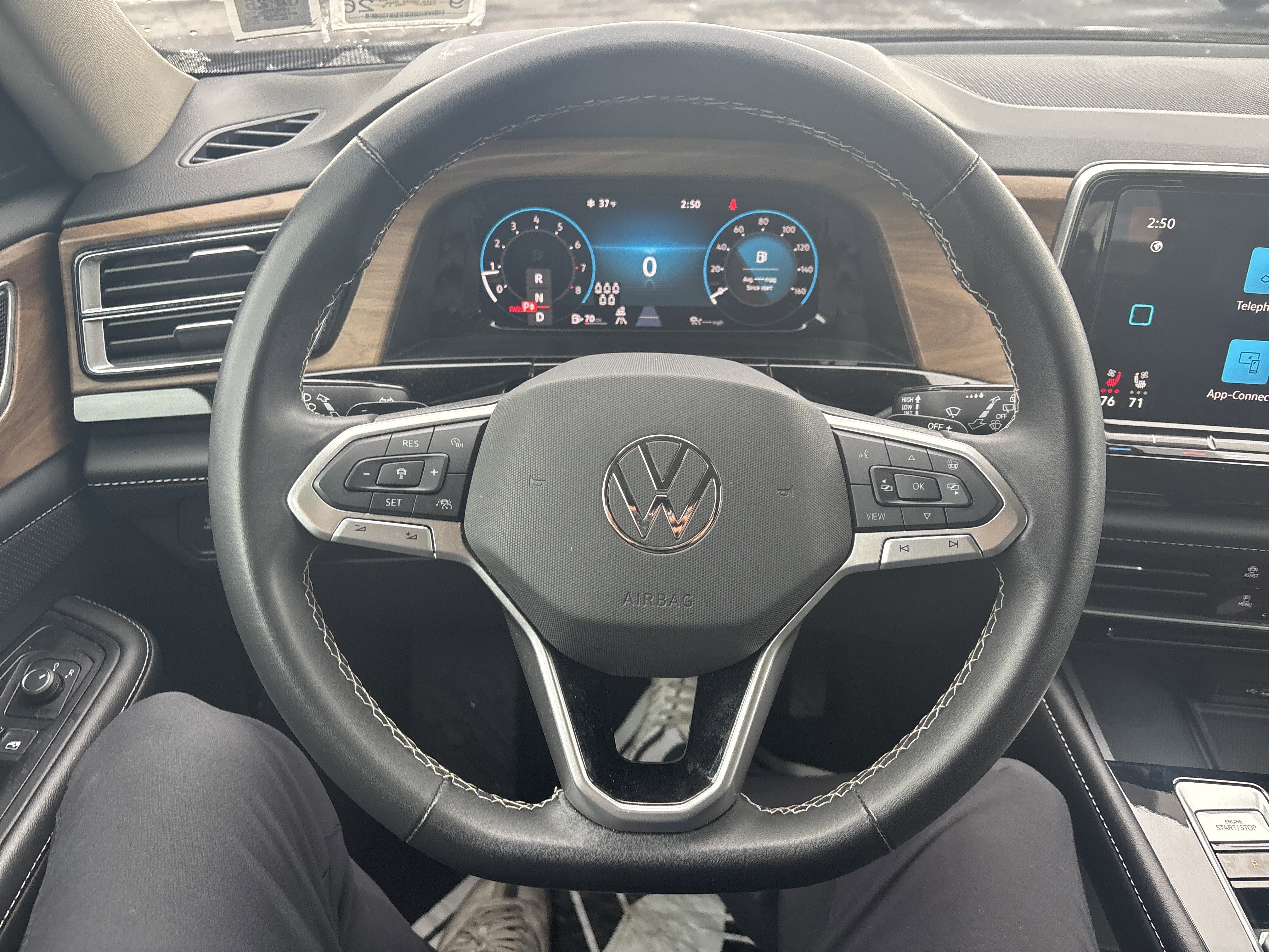 Used 2024 Volkswagen Atlas SE image 18