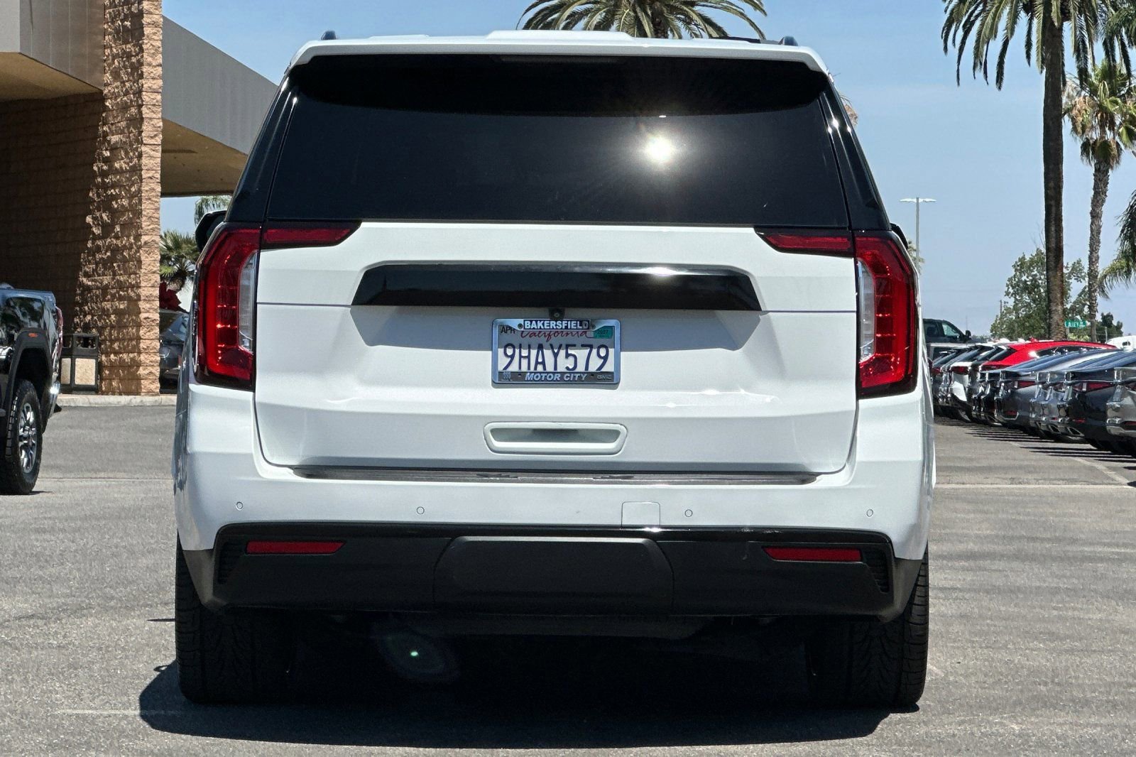 Used 2022 GMC Yukon SLE w/ Gmc Pro Safety Plus Package RWD image 5