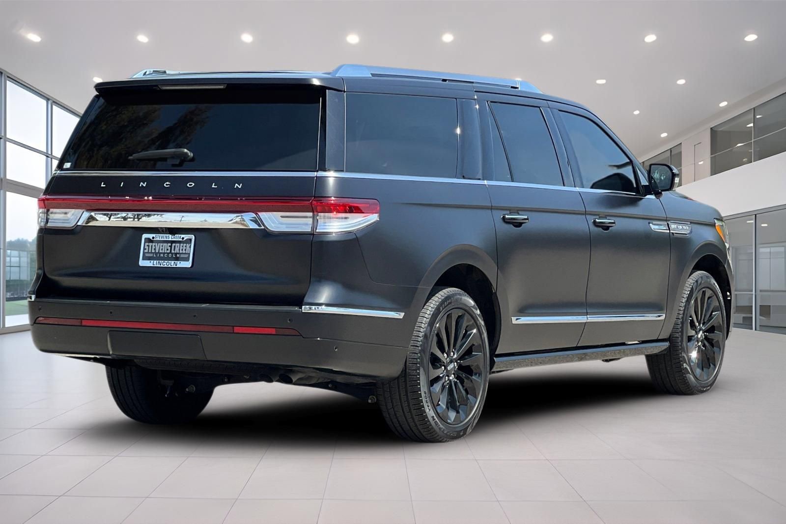 Certified 2024 Lincoln Navigator L Reserve AWD/4WD image 4