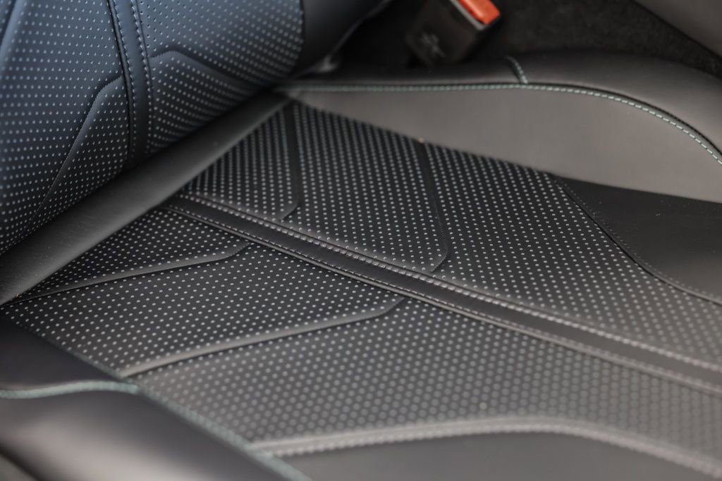 Used 2025 Aston Martin V8 Vantage Coupe image 17