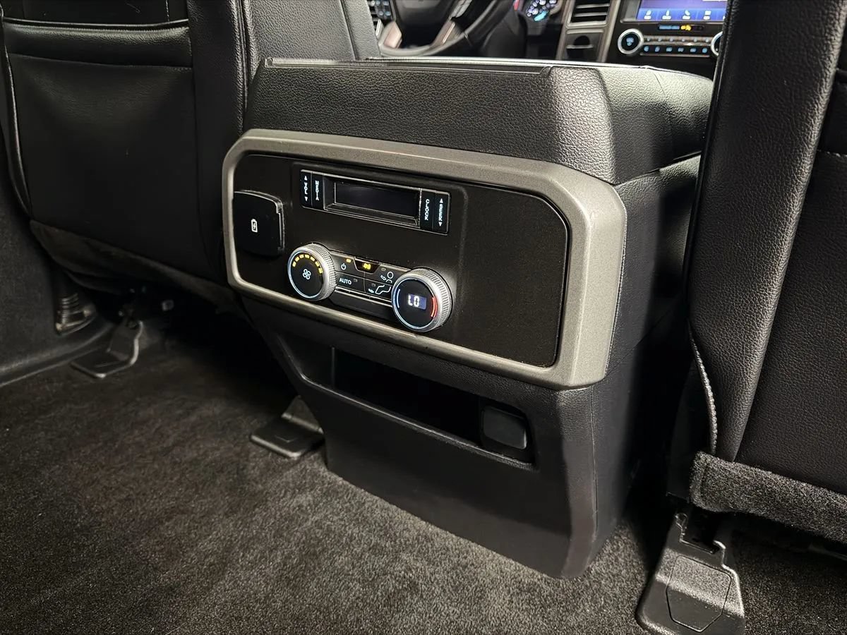 Used 2020 Ford Expedition XLT w/ Equipment Group 201A AWD/4WD image 19