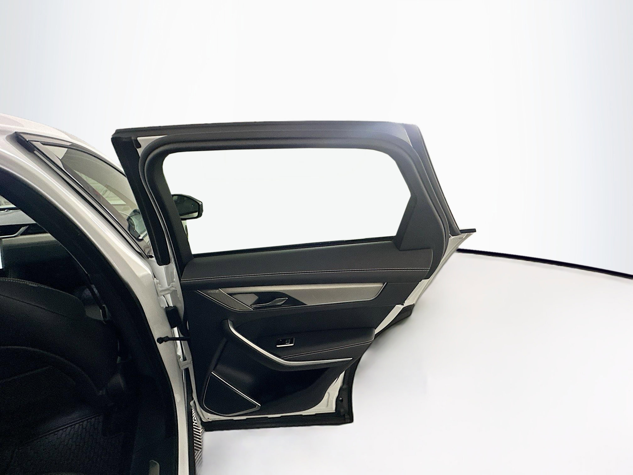 Used 2025 Jaguar F-PACE R-Dynamic S image 32