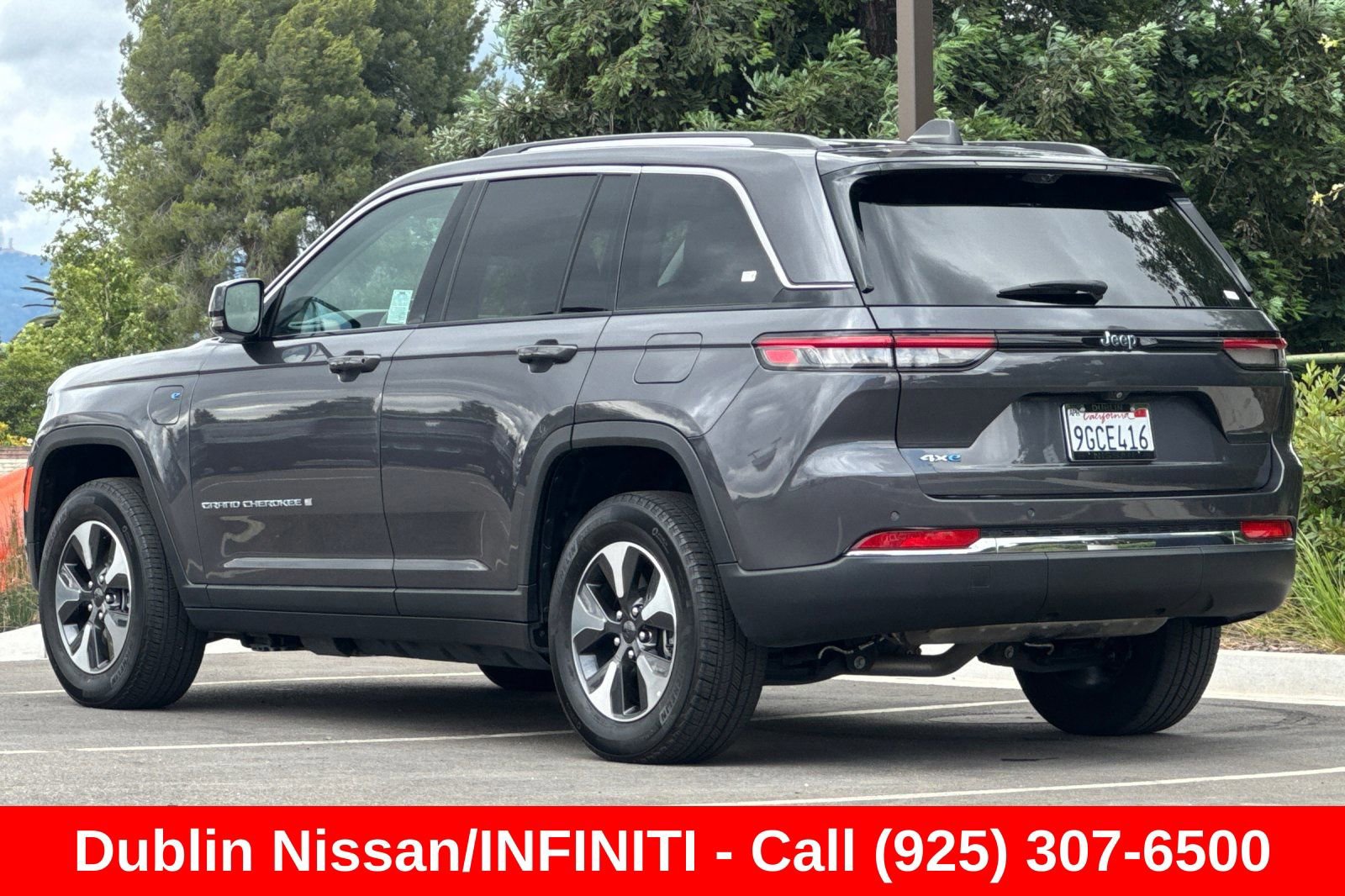 Used 2023 Jeep Grand Cherokee 4WD 4xe w/ Luxury Tech Group II image 6