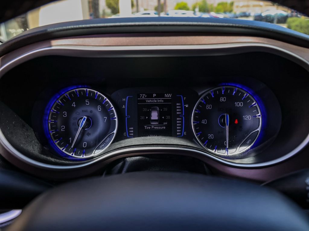 Used 2023 Chrysler Voyager LX image 27