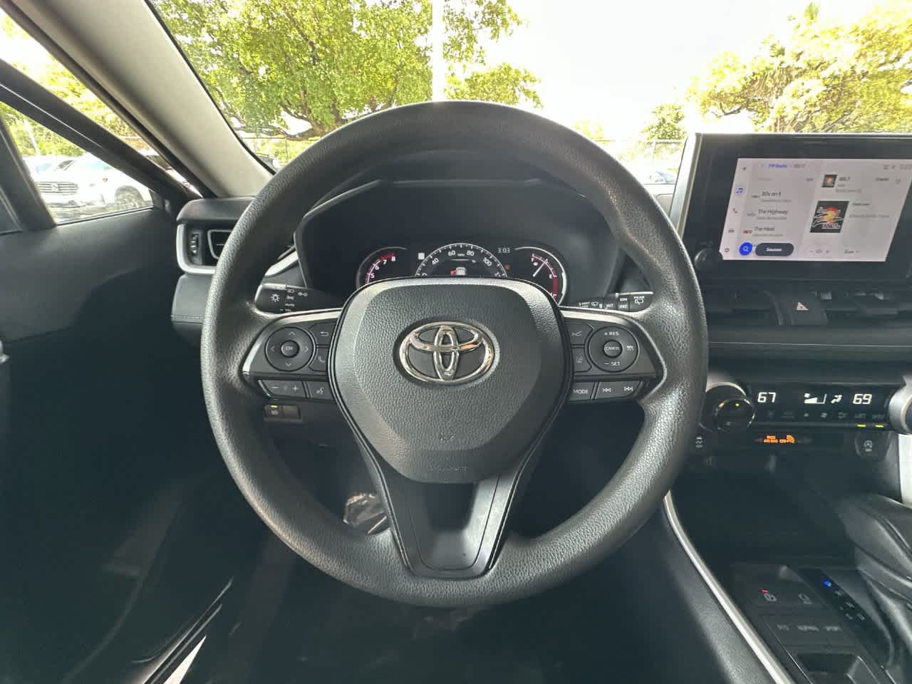 Used 2024 Toyota RAV4 XLE FWD image 15