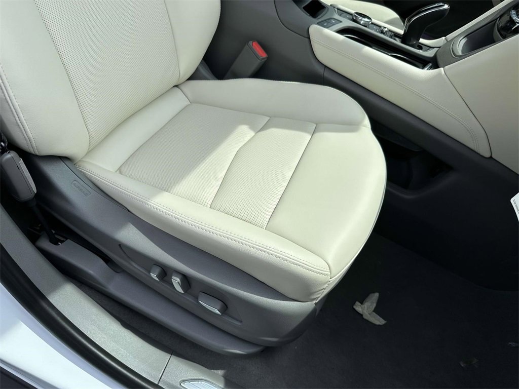 New 2025 Cadillac XT5 Premium Luxury image 9