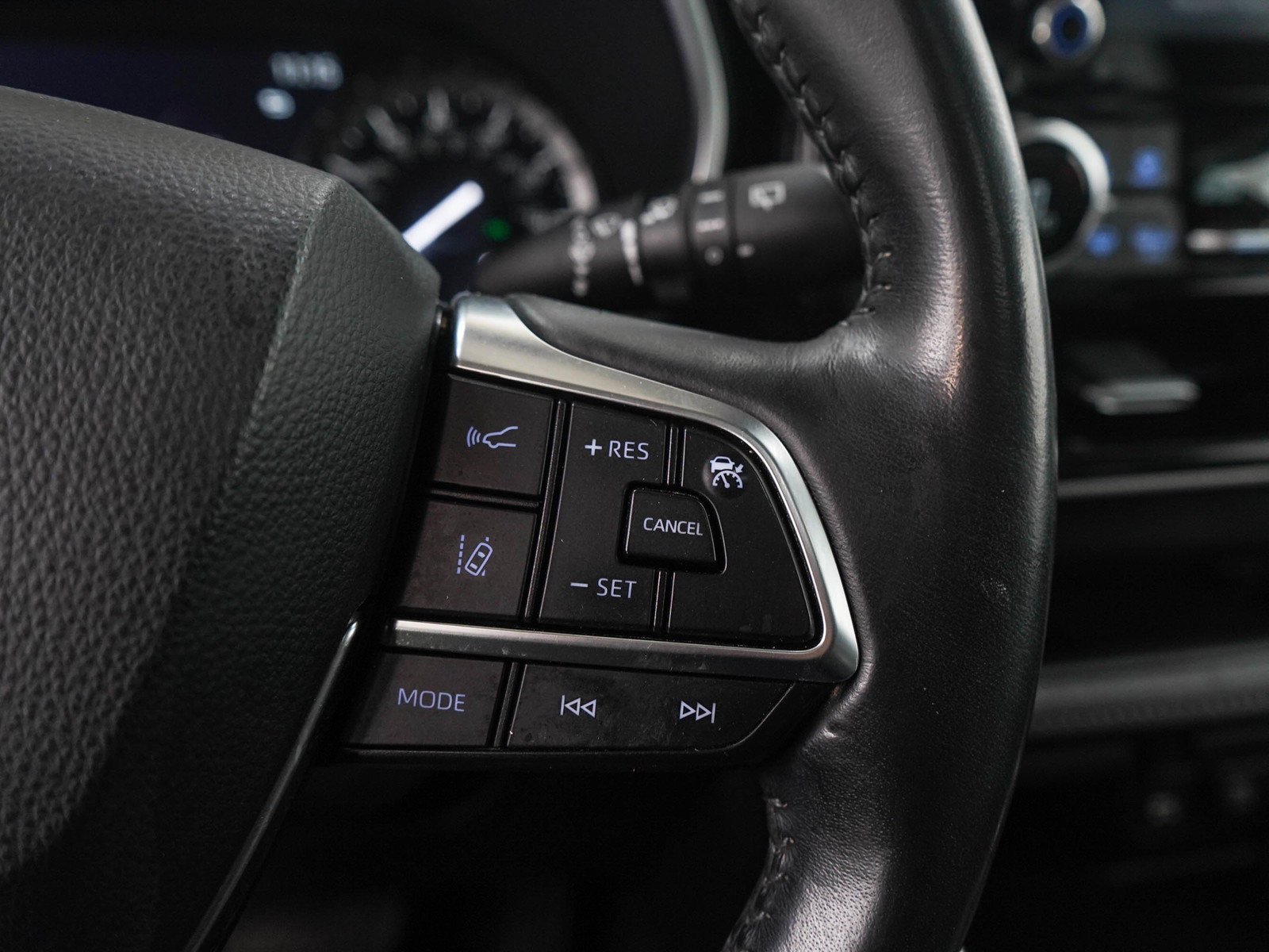 Used 2020 Toyota Highlander XLE AWD/4WD image 27