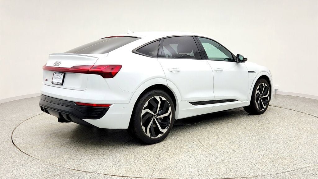 Used 2024 Audi Q8 e-tron Premium Plus image 5