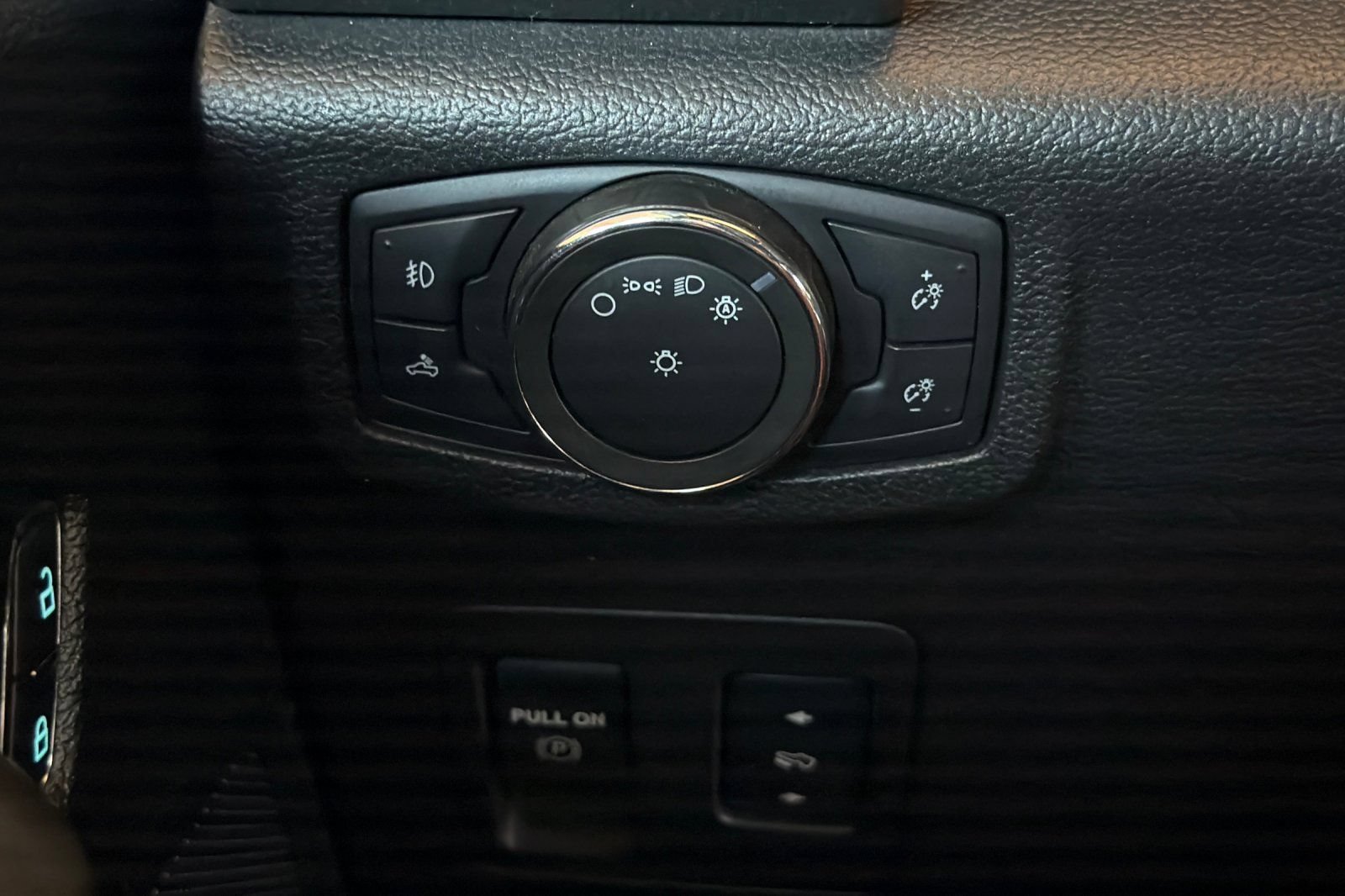 Used 2018 Ford F150 XLT w/ Equipment Group 302A Luxury AWD/4WD image 35