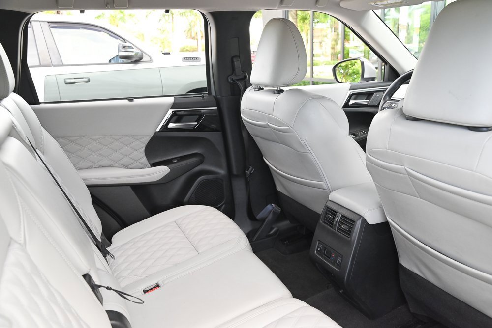 Used 2024 Mitsubishi Outlander SEL image 17