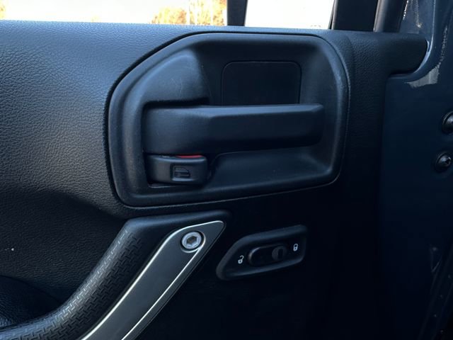 Used 2016 Jeep Wrangler Unlimited Rubicon image 13