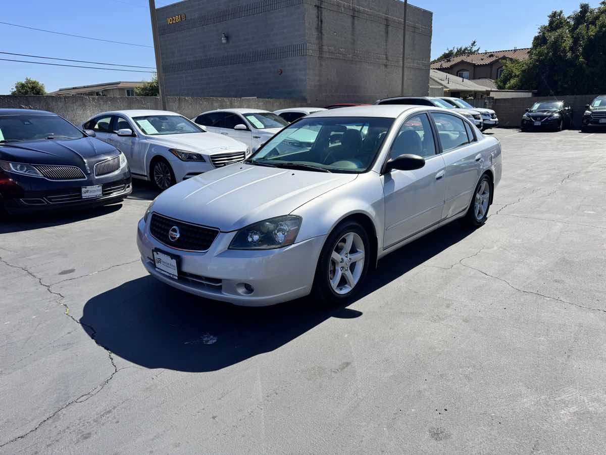 Used 2006 Nissan Altima 3.5 SE FWD image 13