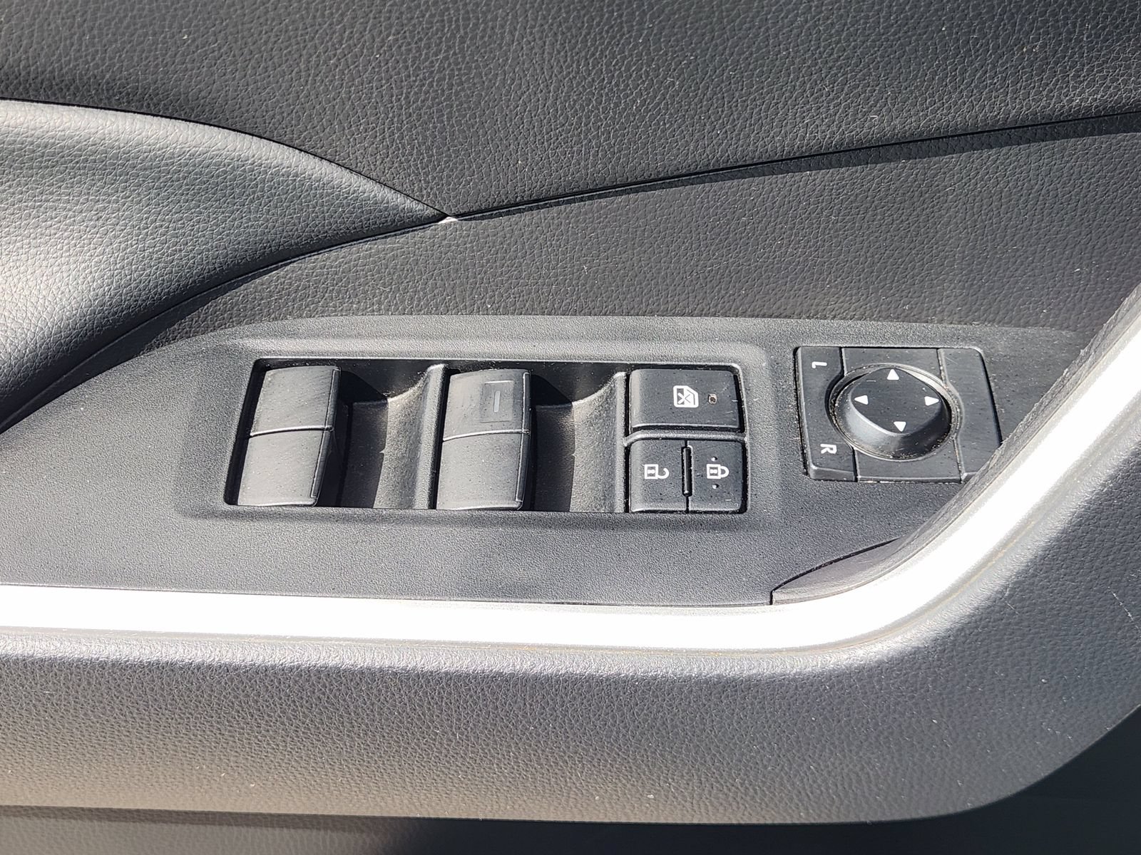 Used 2024 Toyota RAV4 LE FWD image 28