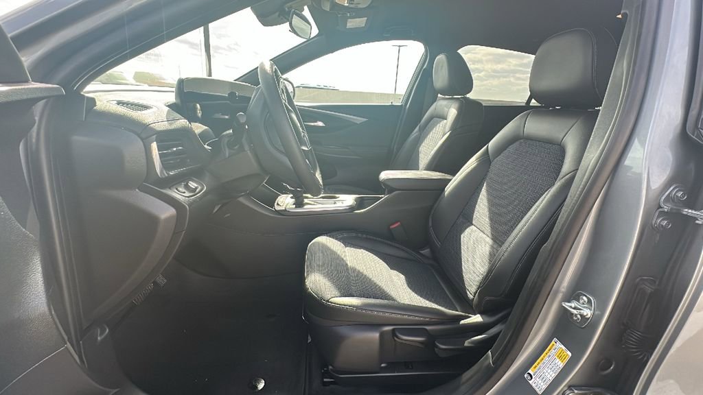 Used 2025 Buick Envista Preferred image 4