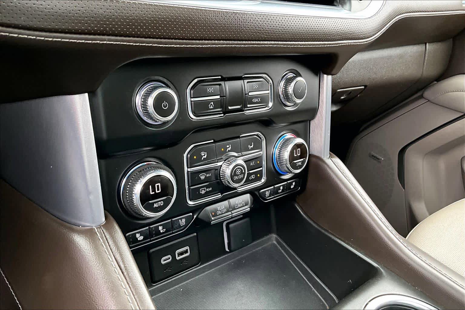 Used 2023 GMC Yukon SLT w/ SLT Luxury Package AWD/4WD image 35